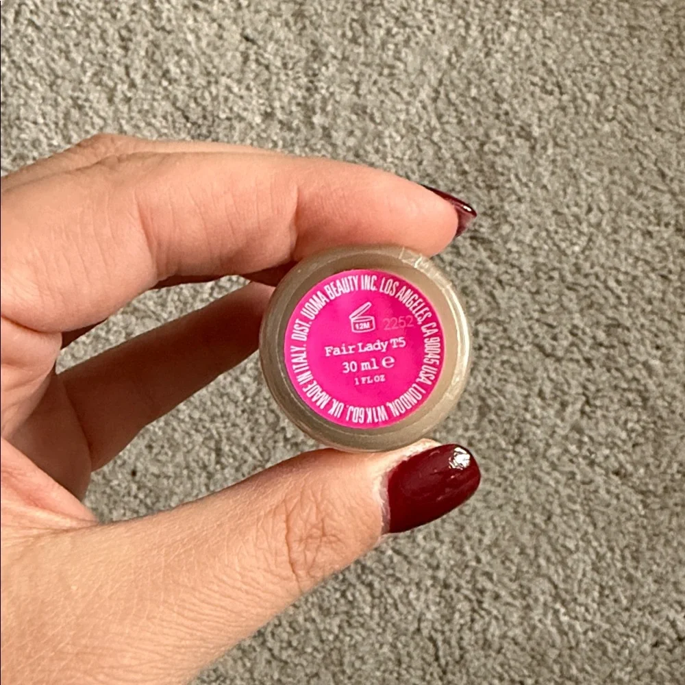 NEW- UOMA Beauty Flawless IRL Skin Perfecting Foundation in Fair Lady T5